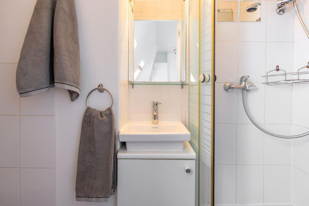 Apartment Centre Close To Major Attractions